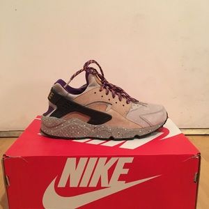nike air huarache run sz 8.5 M / 9 W BNWT